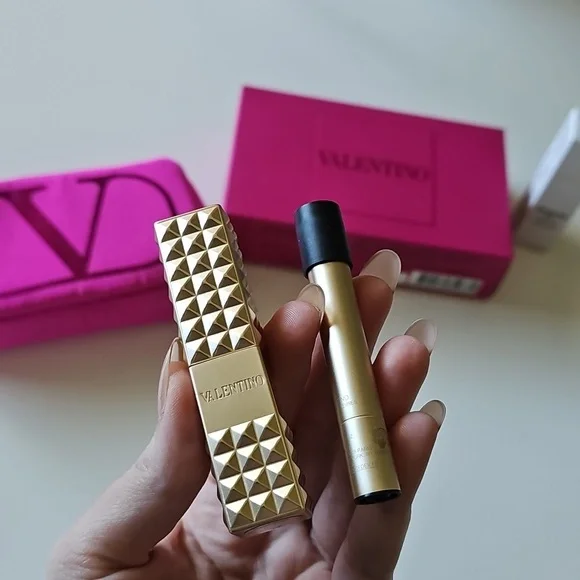 Valentino Spike Buttery Matte Lipstick 3 Piece Set With Pink Cosmetic Bag - Picture 6 of 11